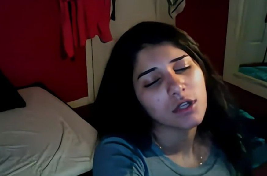 Hot desi girl playing with dildo exclusive viral video