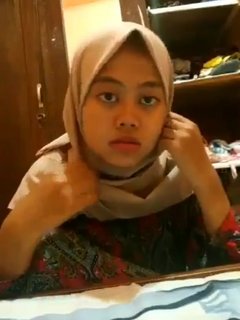 Abg hijab viral pamer memek pas lagi sendirian sambil sange berat