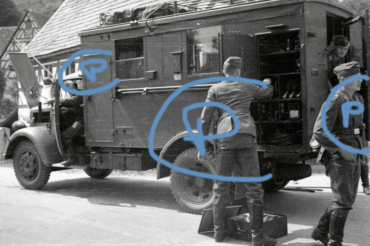 1940 Nürnberg, Funkwagen auf Dorfstrasse,