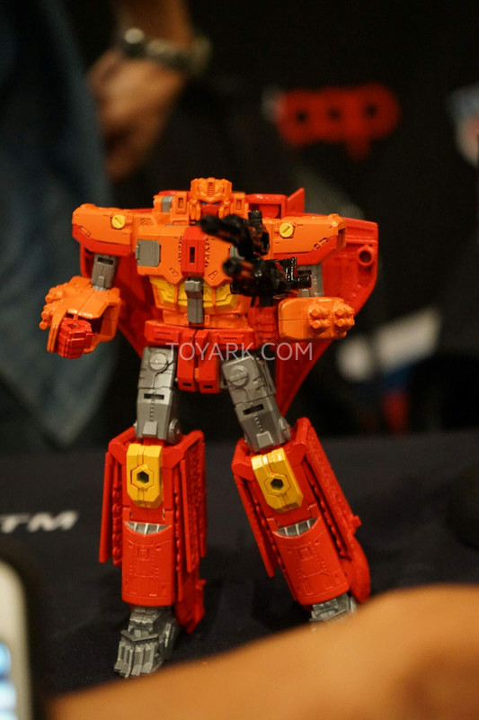 NYCC2015-Hasbro-Sentinel-Prime-005