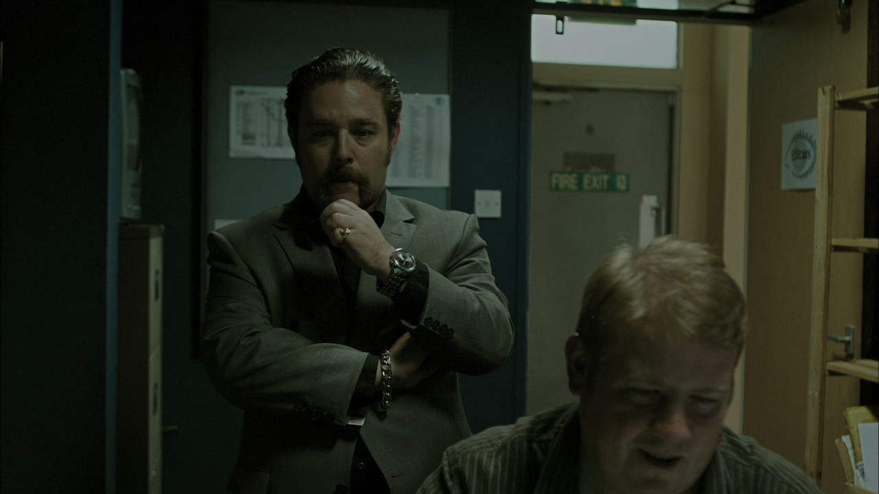 Dead Set (2008) - S01E01 - Outbreak (1080p BluRay x265 Panda)-4