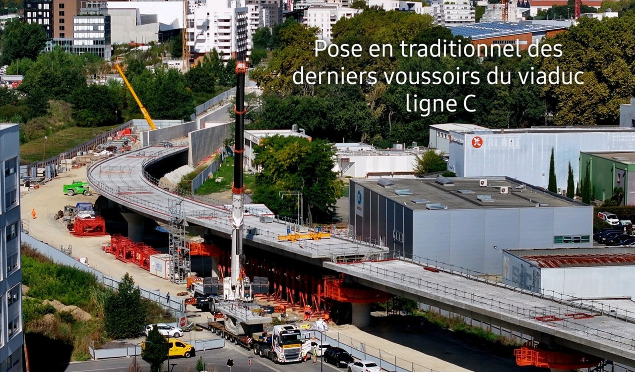 https://i.postimg.cc/x81Yt1bj/metro-C-viaduc-pres-station-montaudran-gare.jpg