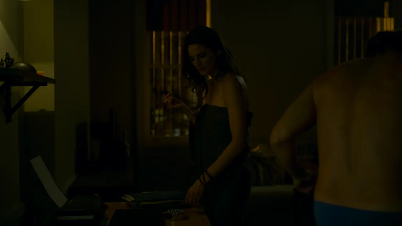 Absentia.S02E01.Casualties.2160p.WEBMux.ITA.ENG.DDP5.1.Multisub.HDR.x265-BlackBit[screenshot 6]