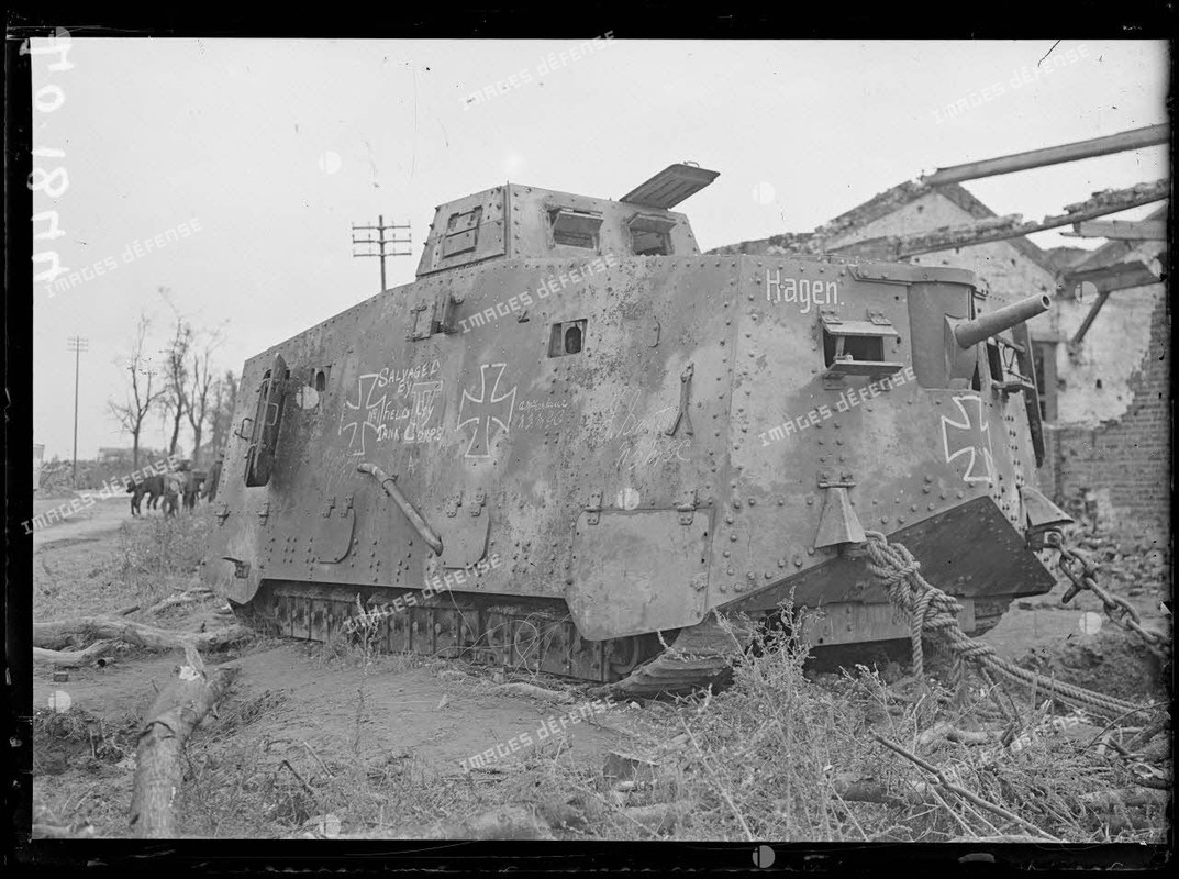 Le char allemand Stürmpanzerwagen A7V -Hagen- a été capturé par les troupes néo-zélandaise lors de..