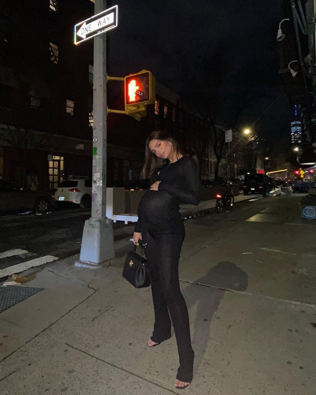 Ellie Goulding, Ratajkowski, Ferragni: look premaman Emily Ratajkowski look gravidanza
