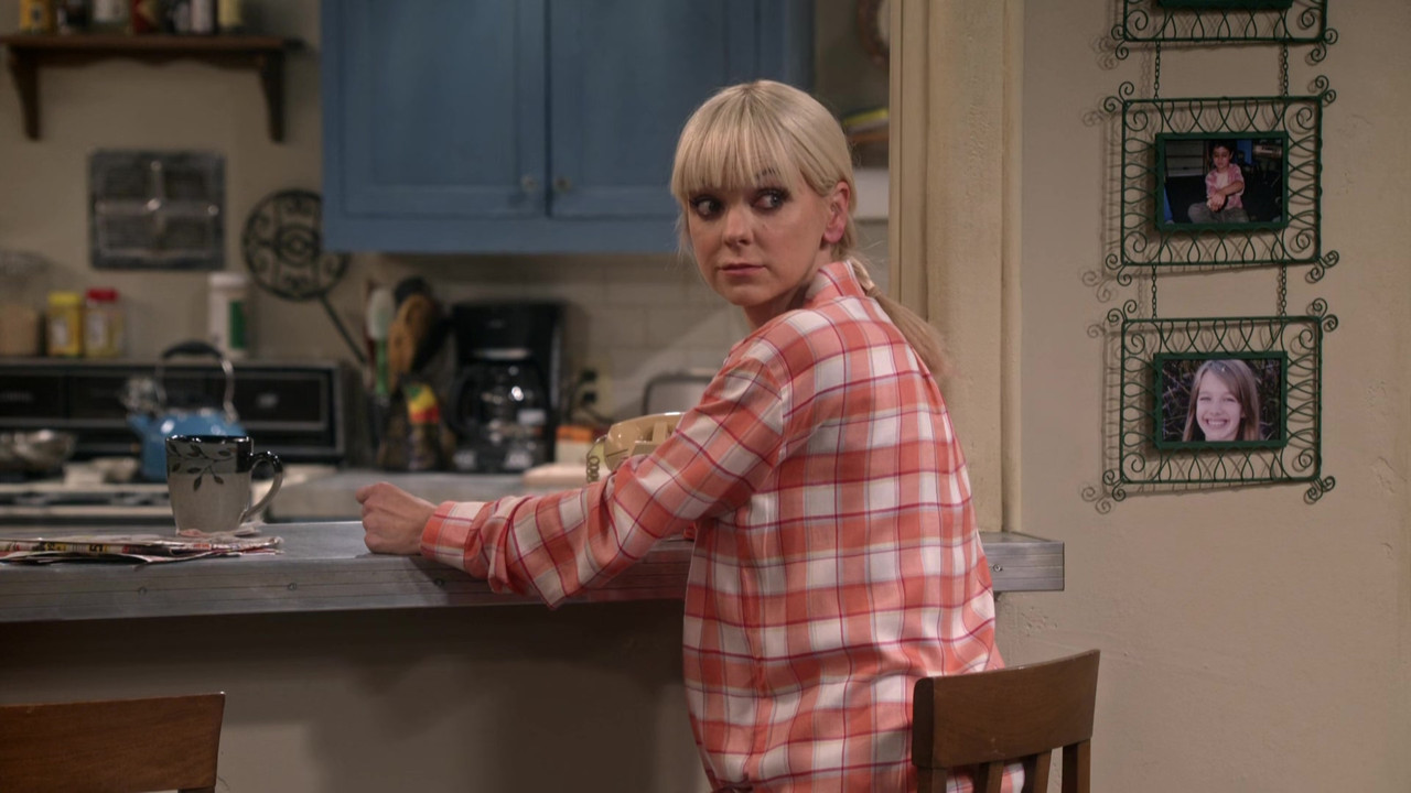 Mom (2013) - S03E01 - Terrorists and Gingerbread (1080p WEB-DL x