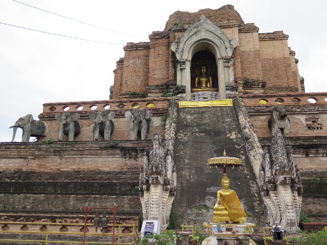 TAILANDIA Y CAMBOYA POR MENOS DE 1000€, VIAJE MARCA DE LA CASA - Blogs de Tailandia - Día 8 - Chiang Mai: Templos en moto y Sunday Night Market (13)