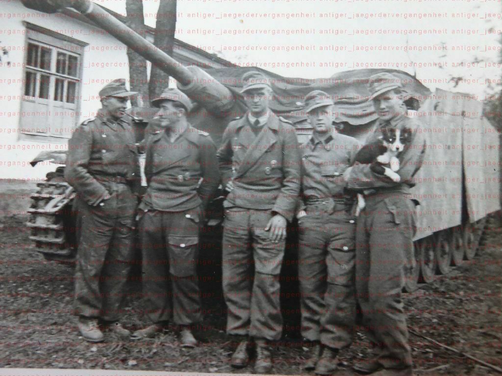 Foto Sturmgeschütz StuG mit Seitenschürze Langrohr Besatzung 194