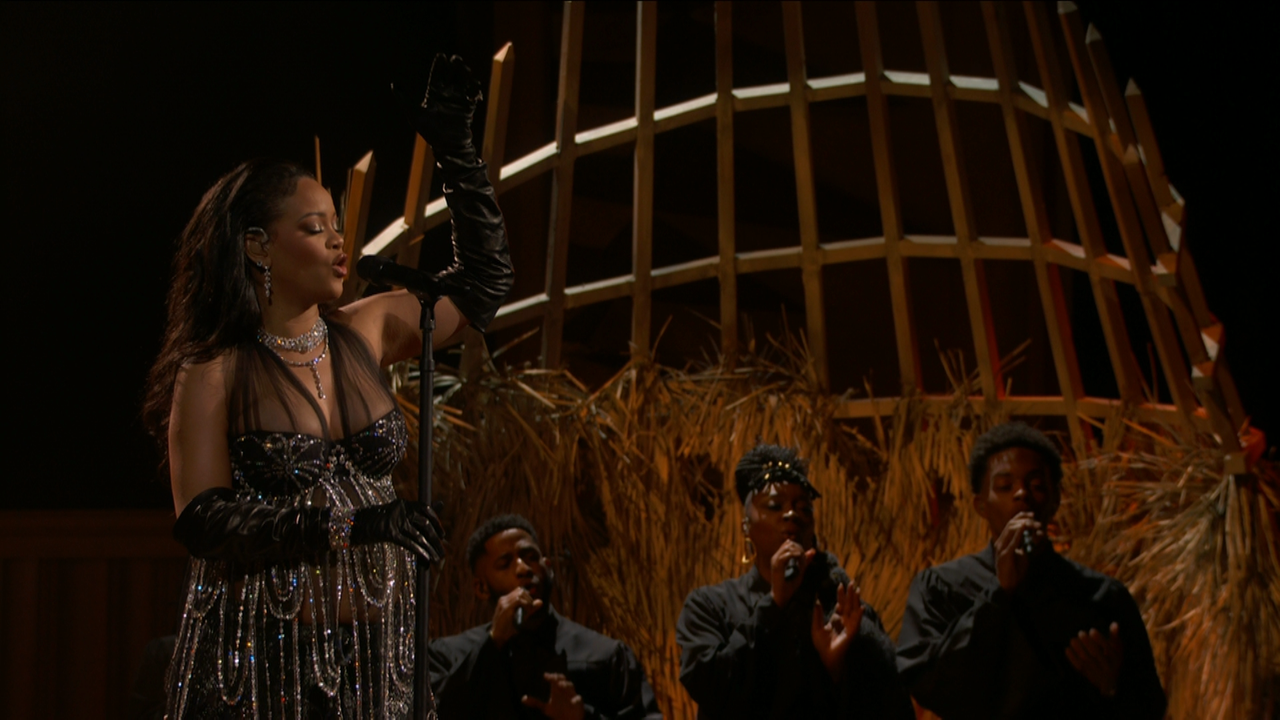 Rihanna - Lift Me Up from Black Panther.Wakanda Forever,95th Academy Awards,March 12, 2023.ts_202303