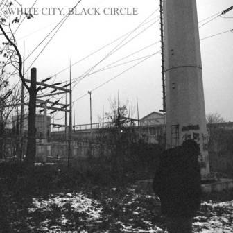 [Slika: Bron-White-City-Black-Circle-folder.jpg]