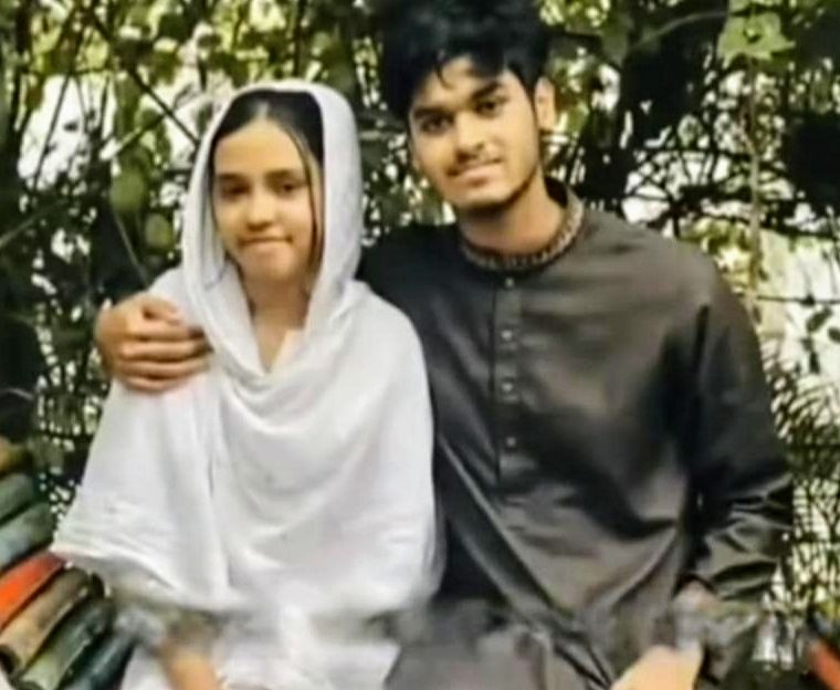 Young girlfriend showing her boob on vc exclusive viral video
