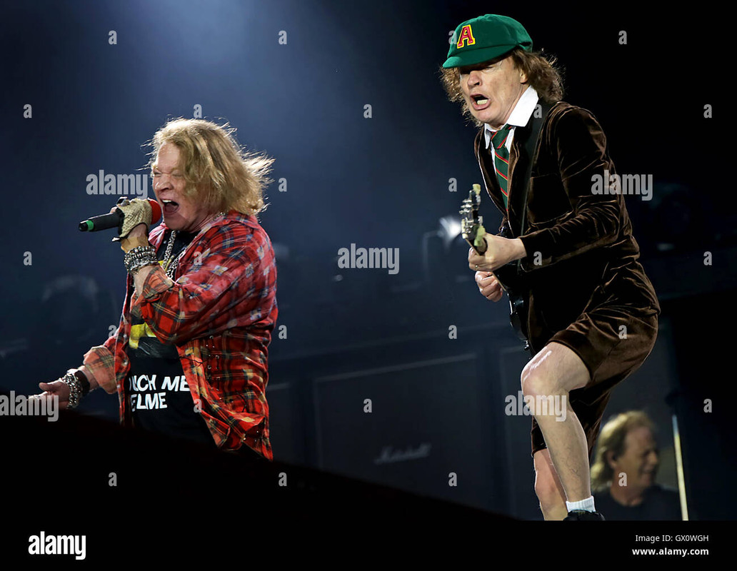 acdc-performing-on-their-rock-or-bust-to