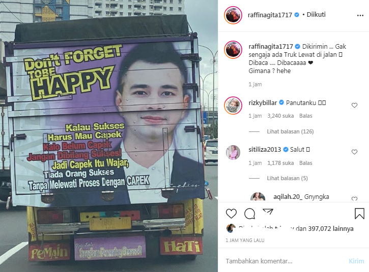 Wajah Raffi Ahmad terpampang di bak truk