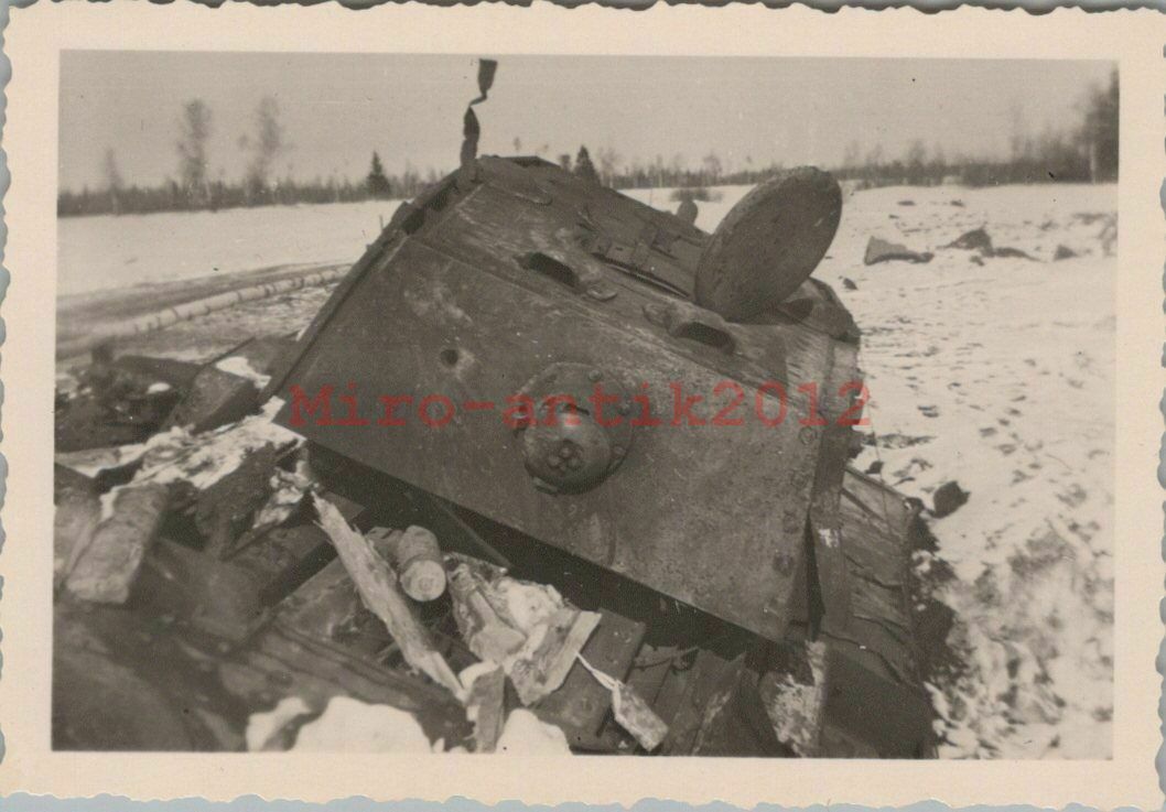 ! Rückansicht zerstörter russischer Panzer in Russland