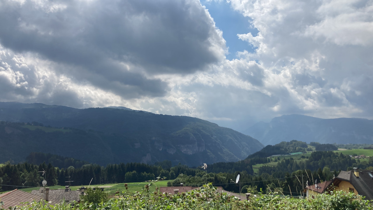 8D1DF490-27A3-4F0D-B3BF-9C3FA3676F4E