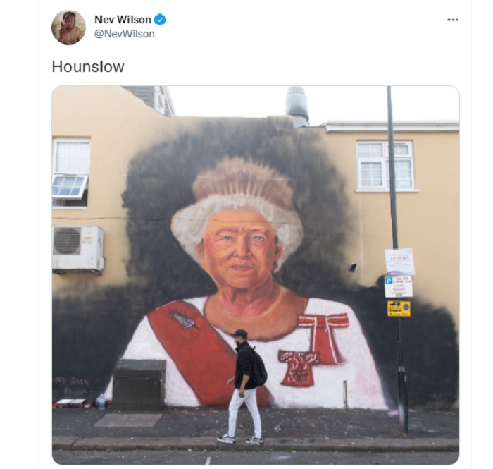 Mural Ratu Elizabeth II di kawasan Hounslow, London.