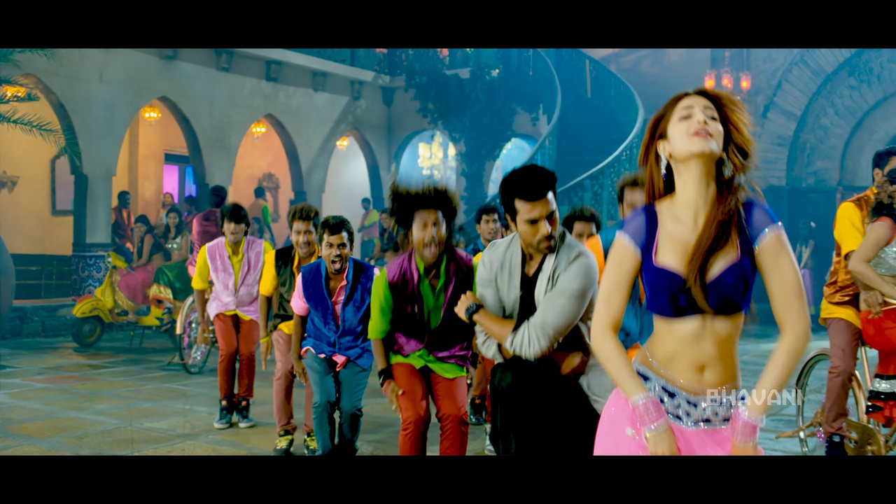 Shruti Haasan From Yevadu Hot Song 4K.mp4_snapshot_01.03.386