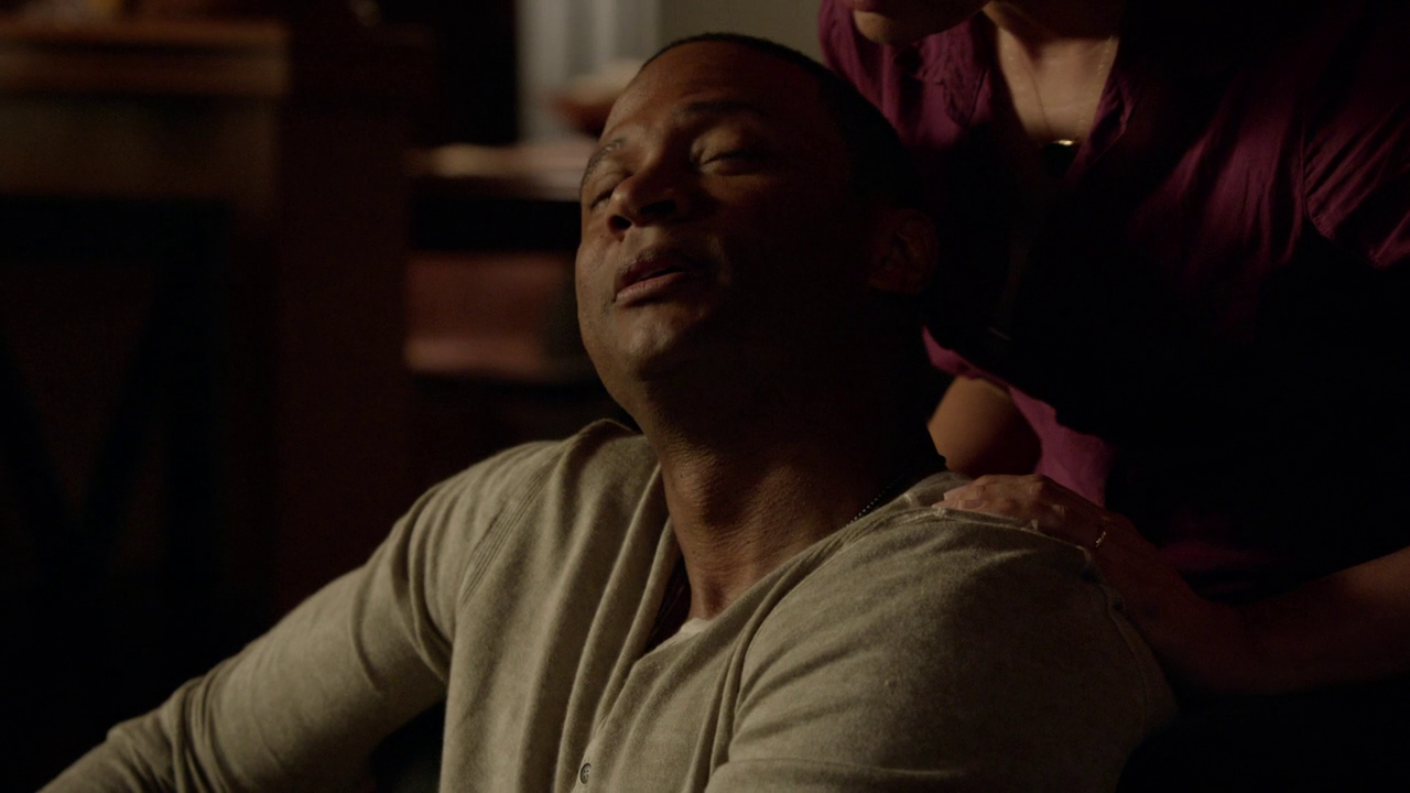 Arrow.S04E01.Green.Arrow.720p.BDMux.ITA.ENG.x264-BlackBit[screenshot 8]