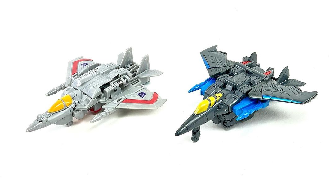 Buzzworthy-Bumblebee-Cyberverse-Starscream-13