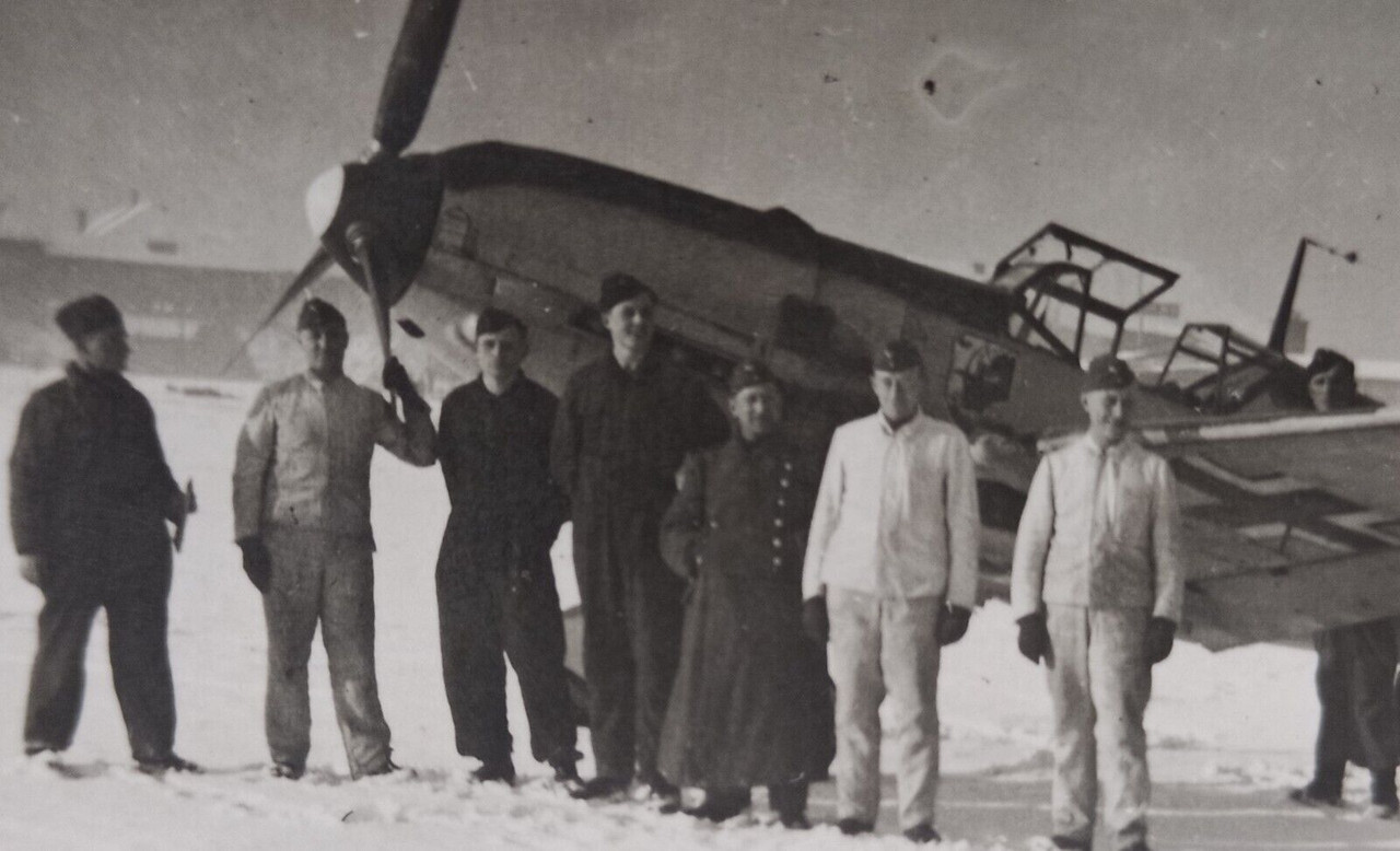 3 Fotos Messerschmitt Bf 109 - Jagdgeschwader 1 - Staffelabzeichen 3-Jg1 -Oesau- (5)