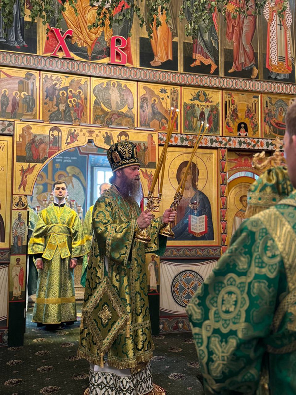 photo-5348180323537646194-y