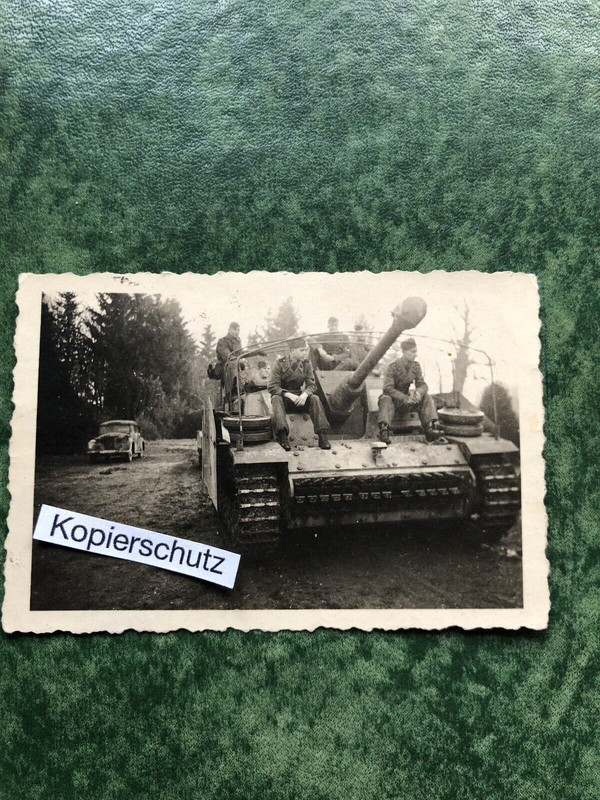 Altes Foto-Panzer-Tank-Langrohr-Seitenschürzen-Besatzung-Normandie-WW2