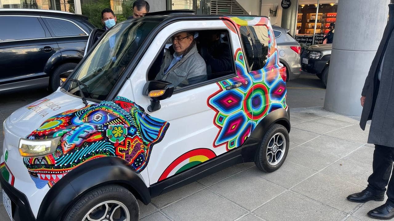 Marcelo Ebrard anuncia llegada del auto eléctrico más barato en 2023 a México