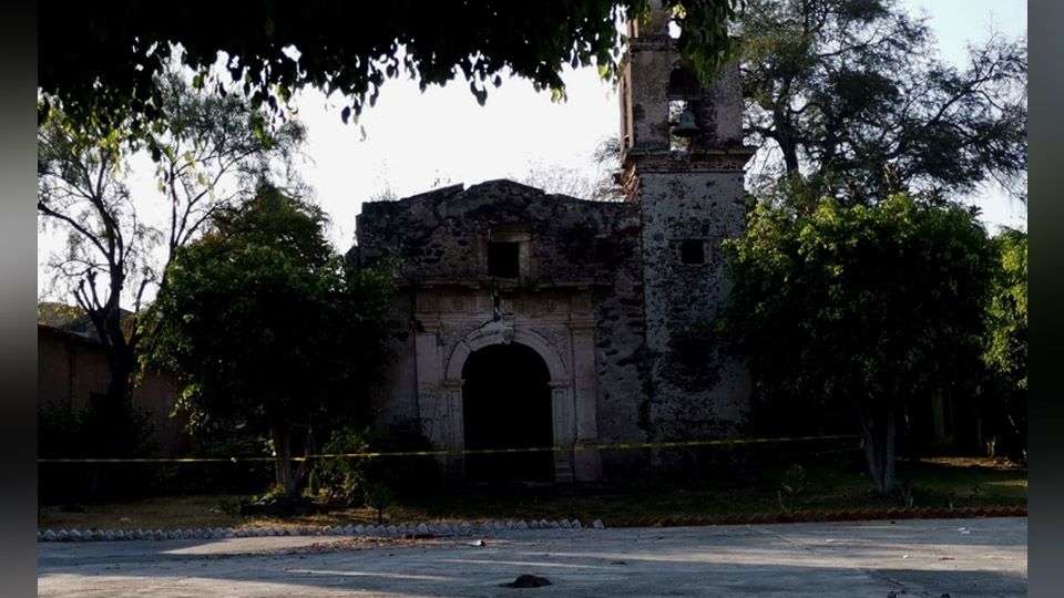 En el patio de una iglesia, encuentran el cadáver de un hombre en Guanajuato