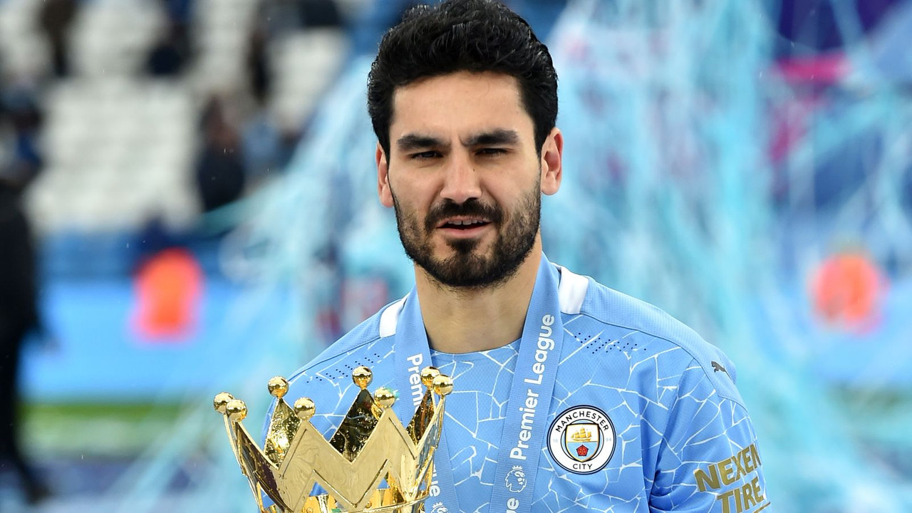 Gundogan with the EPL trophy