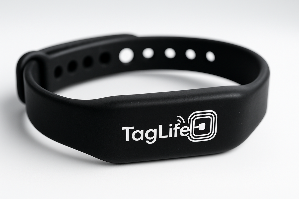 20250709-2148-Brazalete-en-Estudio-Fotogr-fico-remix-01jzs70gp1faeabyr3117scsf2