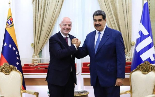 Presidente Nicolás Maduro y Gianni Infantino de FIFA