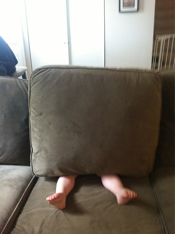 funny-kids-playing-hide-and-seek-44-605