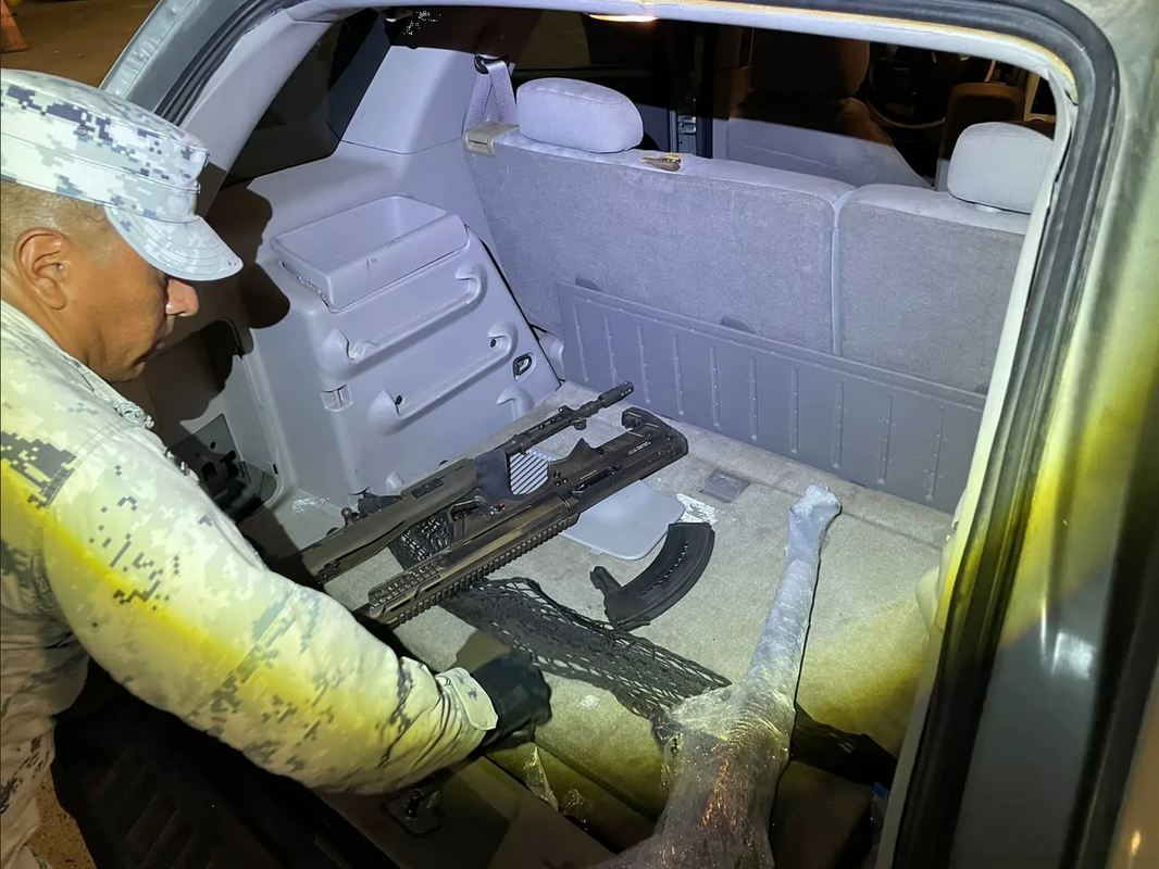 Estadounidense intenta ingresar a México con armamento bélico y lo detienen