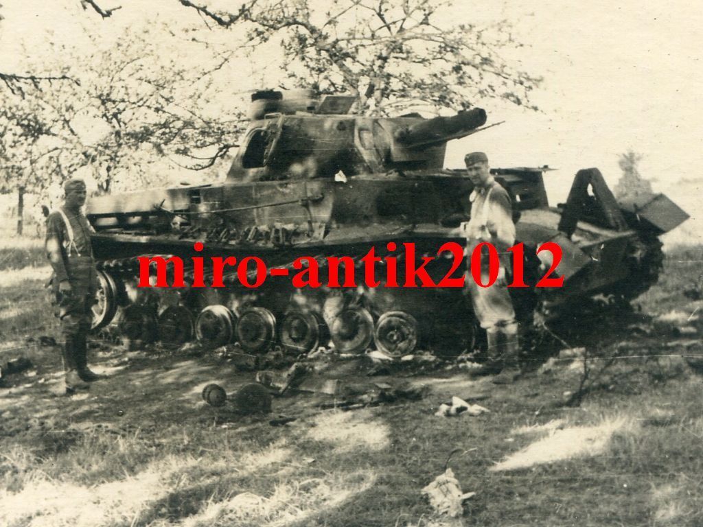 Foto, Wehrmacht, zerstörter deutscher Panzer, Na