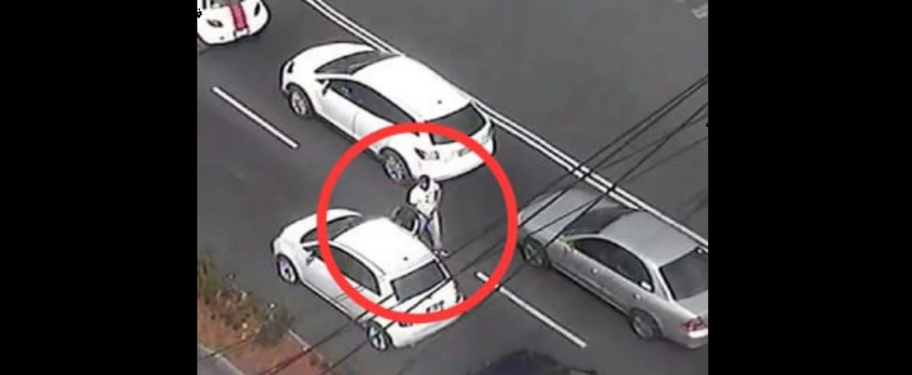 Asalto a automovilistas en CDMX fue captado en video, apuntaron con arma falsa