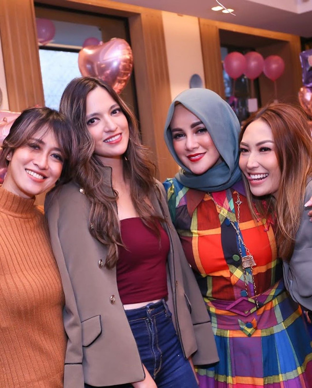 Nia Ramadhani menghadiri ulang tahun Allena.
