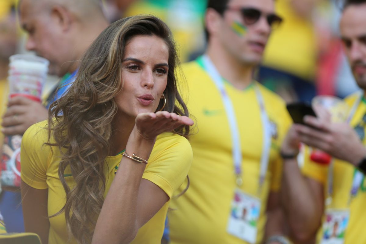 izabel-goulart-at-serbia-vs-brazil-game-in-moscow-06-27-2018-2