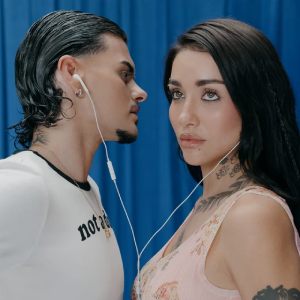 Νέo Music Video | Abraham Mateo, Maria Becerra & Big One – Así