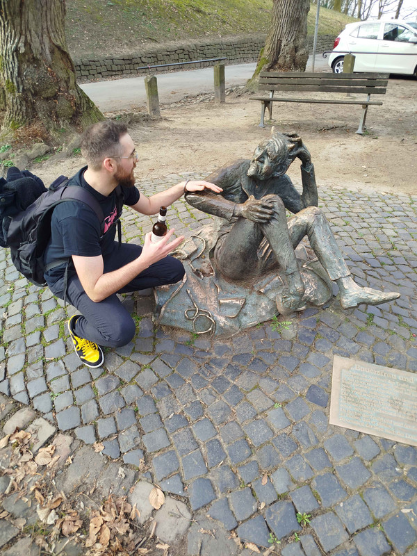 Kevin tröstet den Teufel