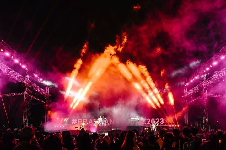 Kemeriahan Prambanan Jazz 2023. intip keseruan hari pertama di minggu kedua yang diisi dengan penampilan dari Rhoma Irama dan Trio Lestari.