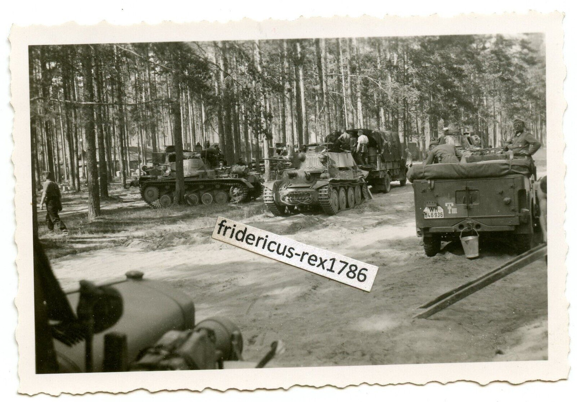 C36 Foto WH Ostfront Juli 1941 deut. Panzer PzKpfw in Bereitstellung Kennung(3)