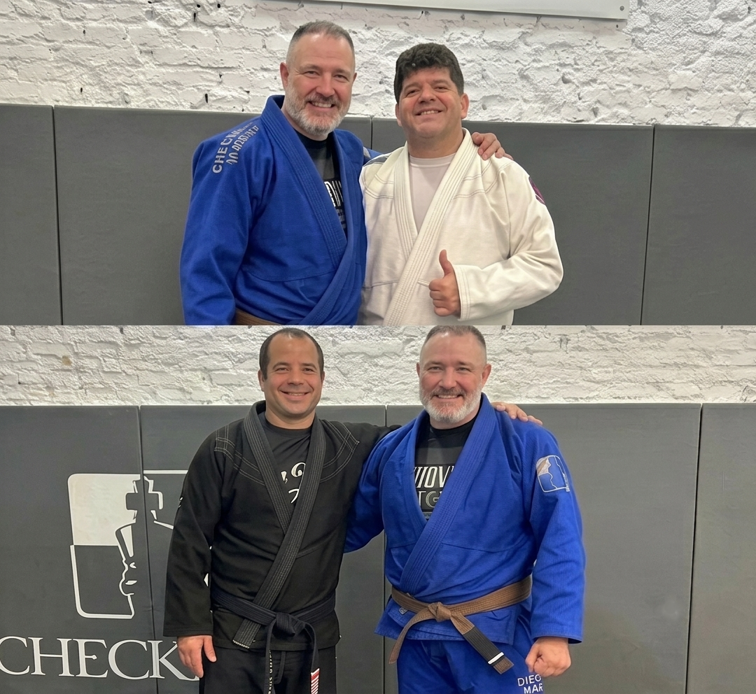 Iñaki, instructor de BJJ en Ondovilla Fight Club, con el equipo técnico de Checkmat