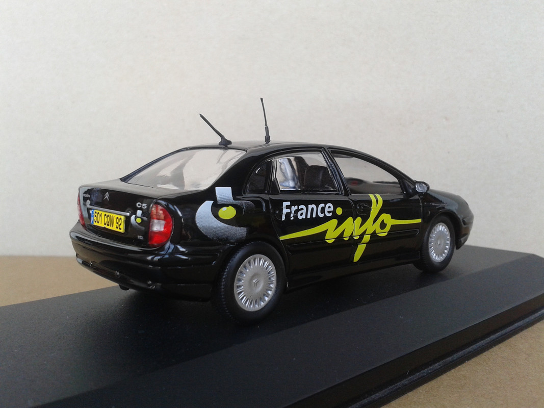 2001 Citroën C5 HDI Mk I “France Info Press - Tour de France 2001” (Norev – nº 47 La Caravane du Tou