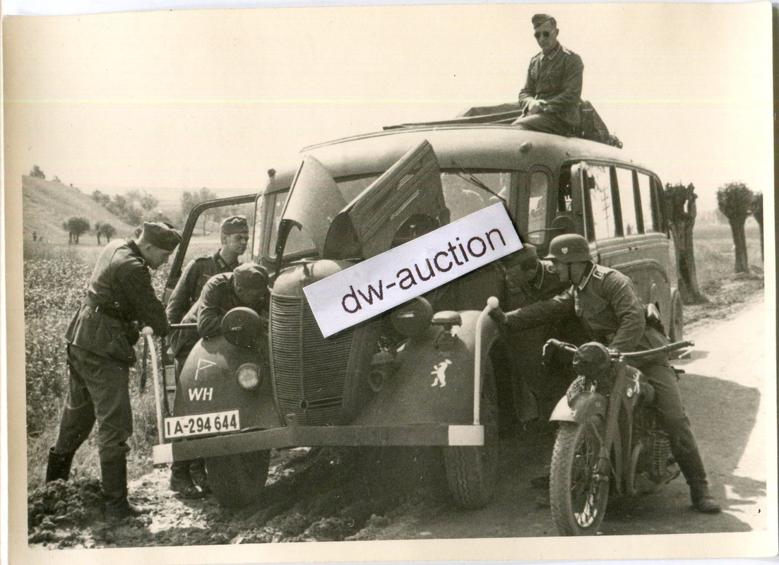257 Infanterie Division , Omnibus mit Wappen , Polizeibezirk Berlin (1)