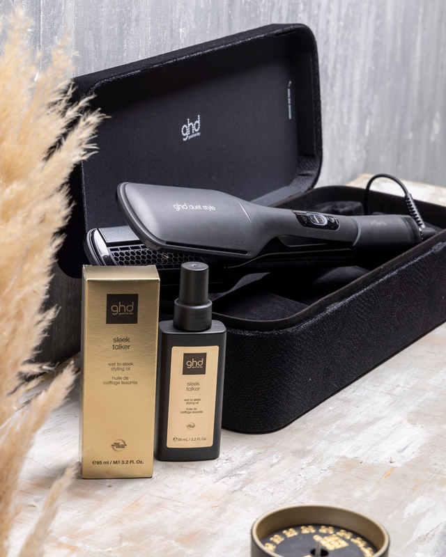 Ghd, Maria Esposito di Mare Fuori volto della piastra Duet Style Ghd, Maria Esposito di Mare Fuori volto della piastra Duet Style
