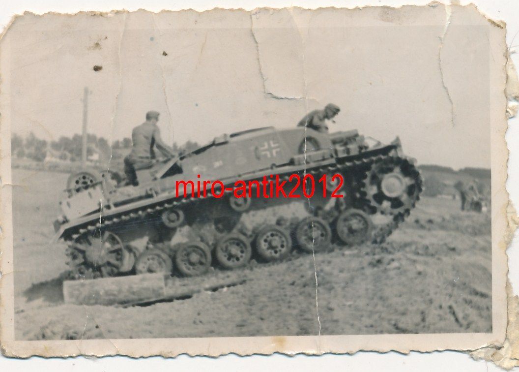 Foto, Wehrmacht, Panzer Stug im Geländeeinsatz