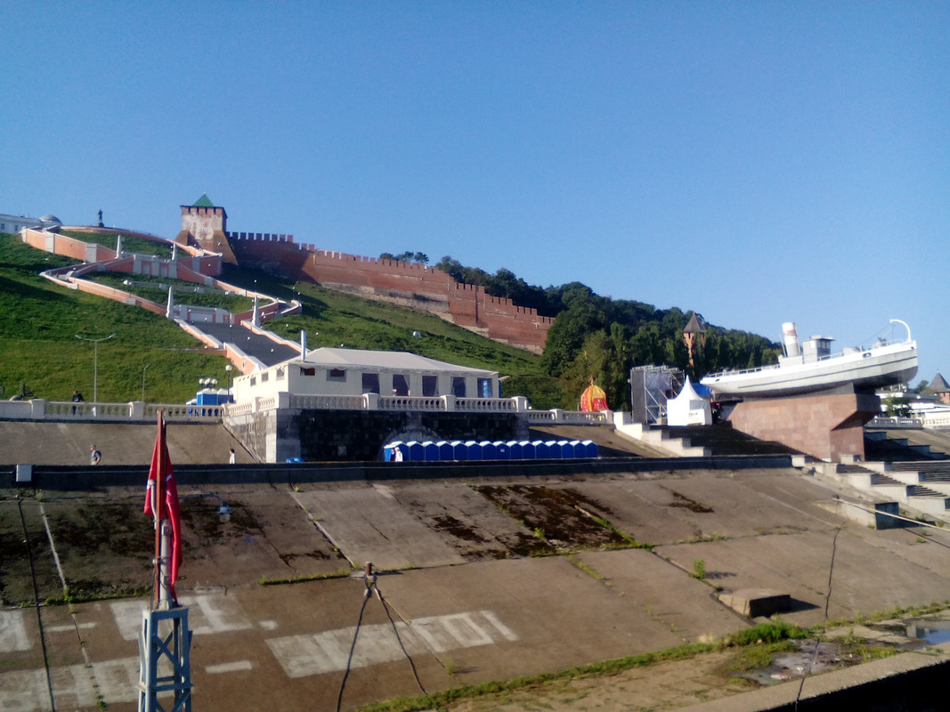 1534649112376-511800946