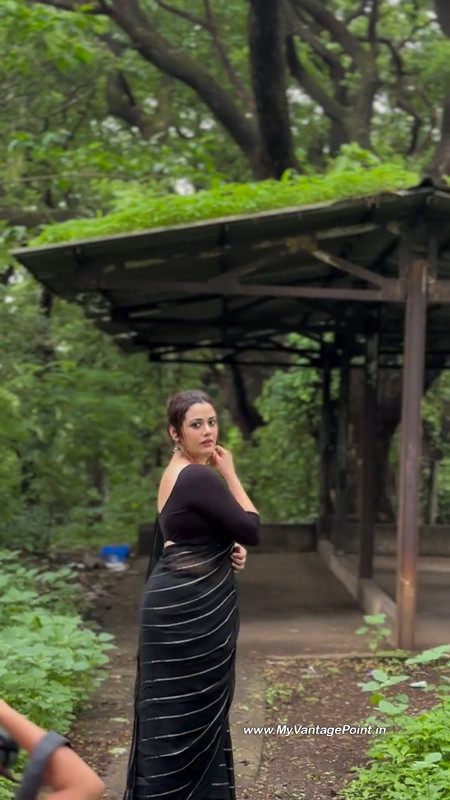 10-Marathi-Actress-Girija-Oak-Godbole-Hot-Pics-in-Black-Saree-My-Vantage-Point