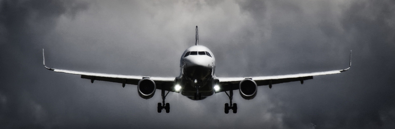 18 grote luchtvaartmaatschappijen aangeklaagd vanwege COVID vaccinatie verplichtingen