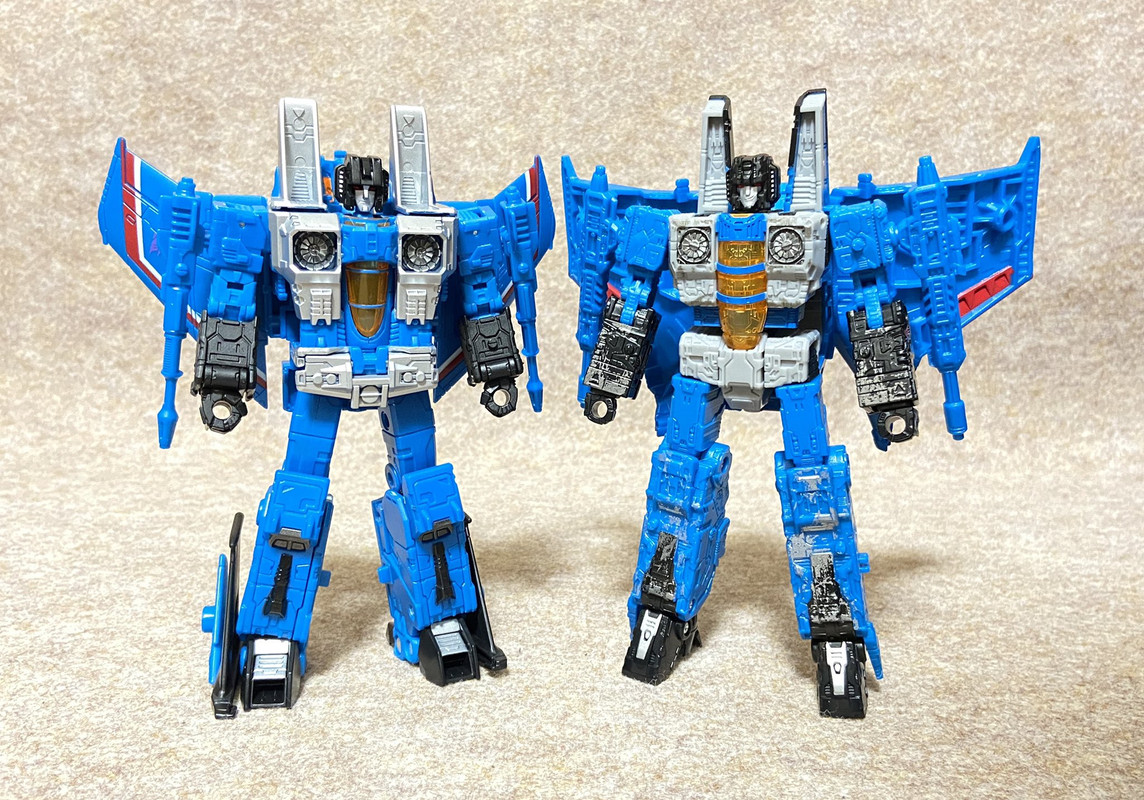 Earthrise-Thundercracker-Skywarp-11